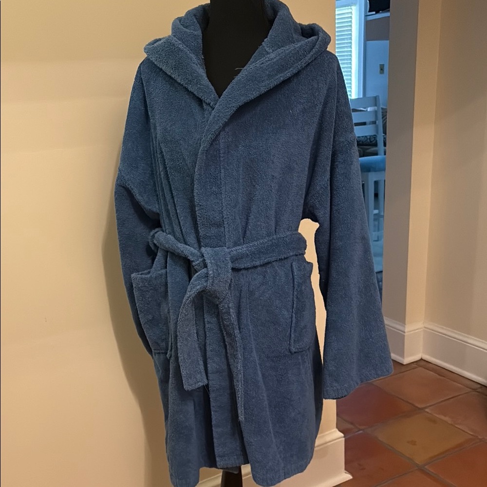 The Company Store hooded Terry bathrobe size S/M